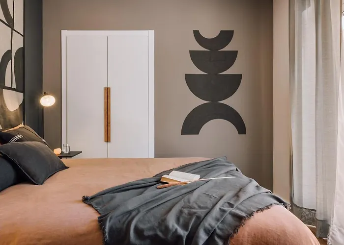 Nejam - 2 Bedrooms And Terrace In Lapa شقة Lisboa